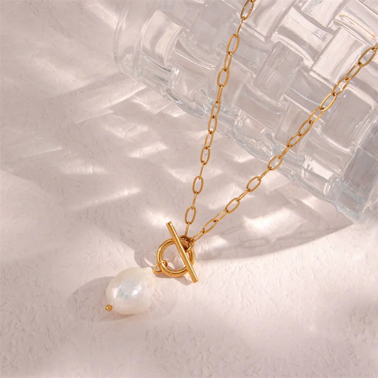 Elegant Shell Pearl Necklace