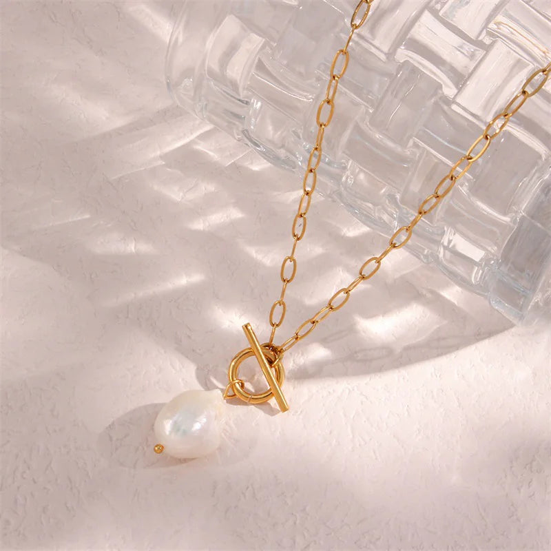 Elegant Shell Pearl Necklace