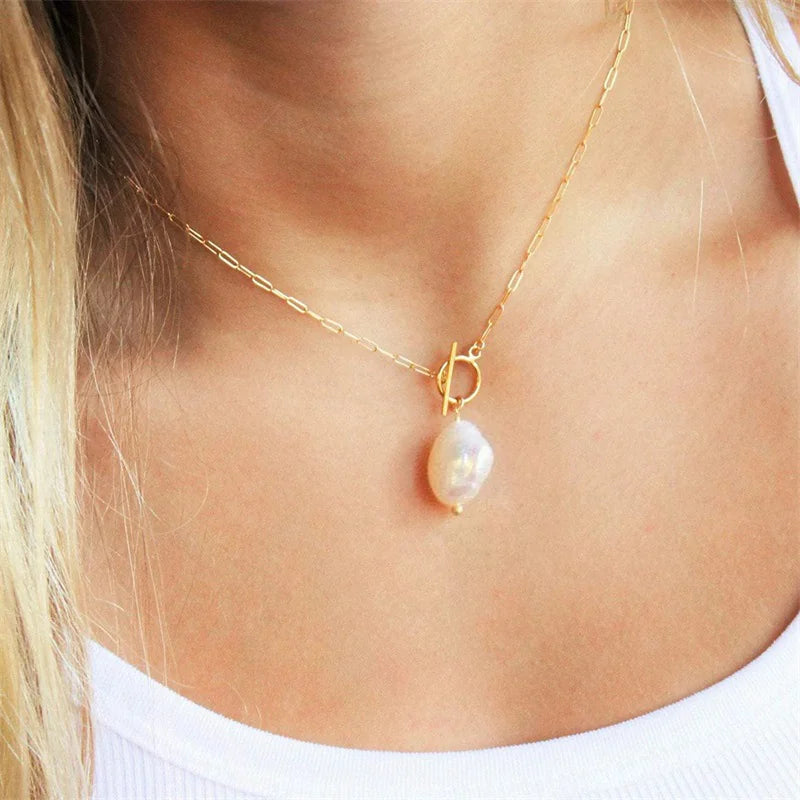 Elegant Shell Pearl Necklace