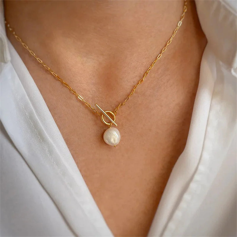 Elegant Shell Pearl Necklace