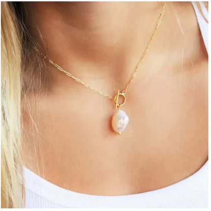 Elegant Shell Pearl Necklace